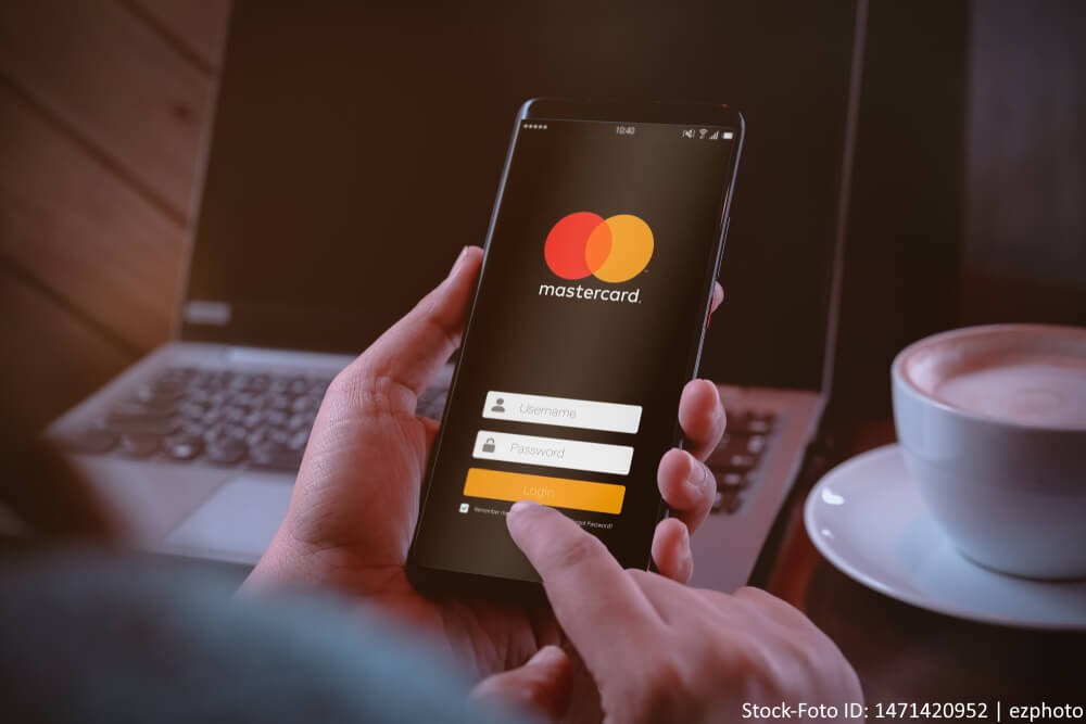 Πώς ακριβώς να χρησιμοποιήσετε την κάρτα Mastercard για καταθέσεις και αναλήψεις